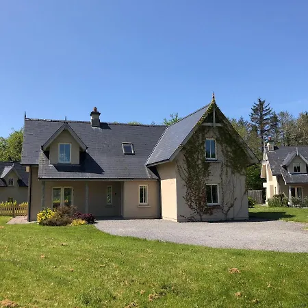 4 Bedroom With Wheelchair Accessible Bathroom 2km From Kenmare