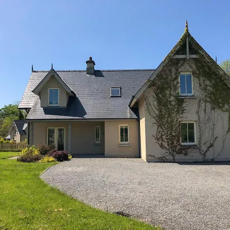 4 Bedroom With Wheelchair Accessible Bathroom 2km From Ferienhaus Kenmare