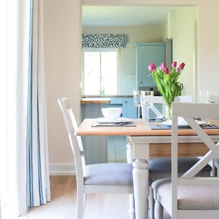 4 Bedroom With Wheelchair Accessible Bathroom 2km From *
